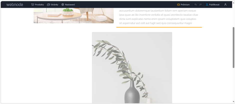 Místo, kam se má fotografie přesunout, se na stránce označí vertikální oranžovou linkou. Posouváním obrázku po ploše stránky se bude umístění linky posouvat také. Linka také označuje šířku nebo výšku obrázku po jeho přesunutí. V tomto příkladu se obrázek po přesunutí zobrazí na šířku textového bloku nad oranžovou linkou. . 